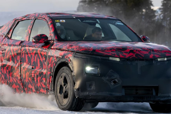 Naujos „Alfa Romeo Stelvio“ šnipų nuotraukos rodo, kad visureigis bus didesnis ir sportiškesnis nei bet kada anksčiau.